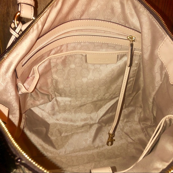 Michael Kors Purse - Picture 3 of 4